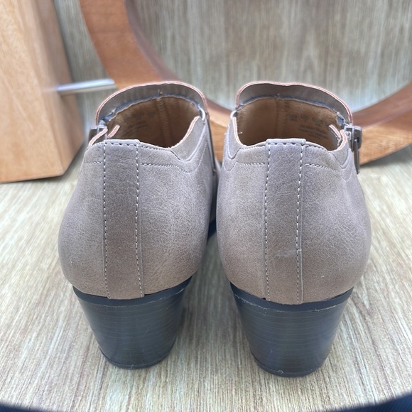 NATURAL SOUL Side Zip Faux Leather Booties - 9 (Beige) - Picture 4 of 9